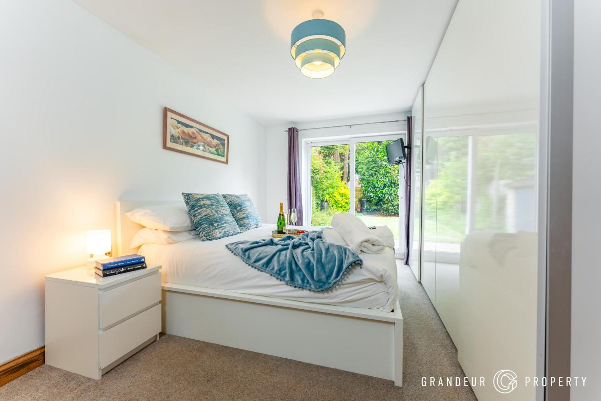 Bracken Bliss By Grandeur Property Ferndown Extérieur photo