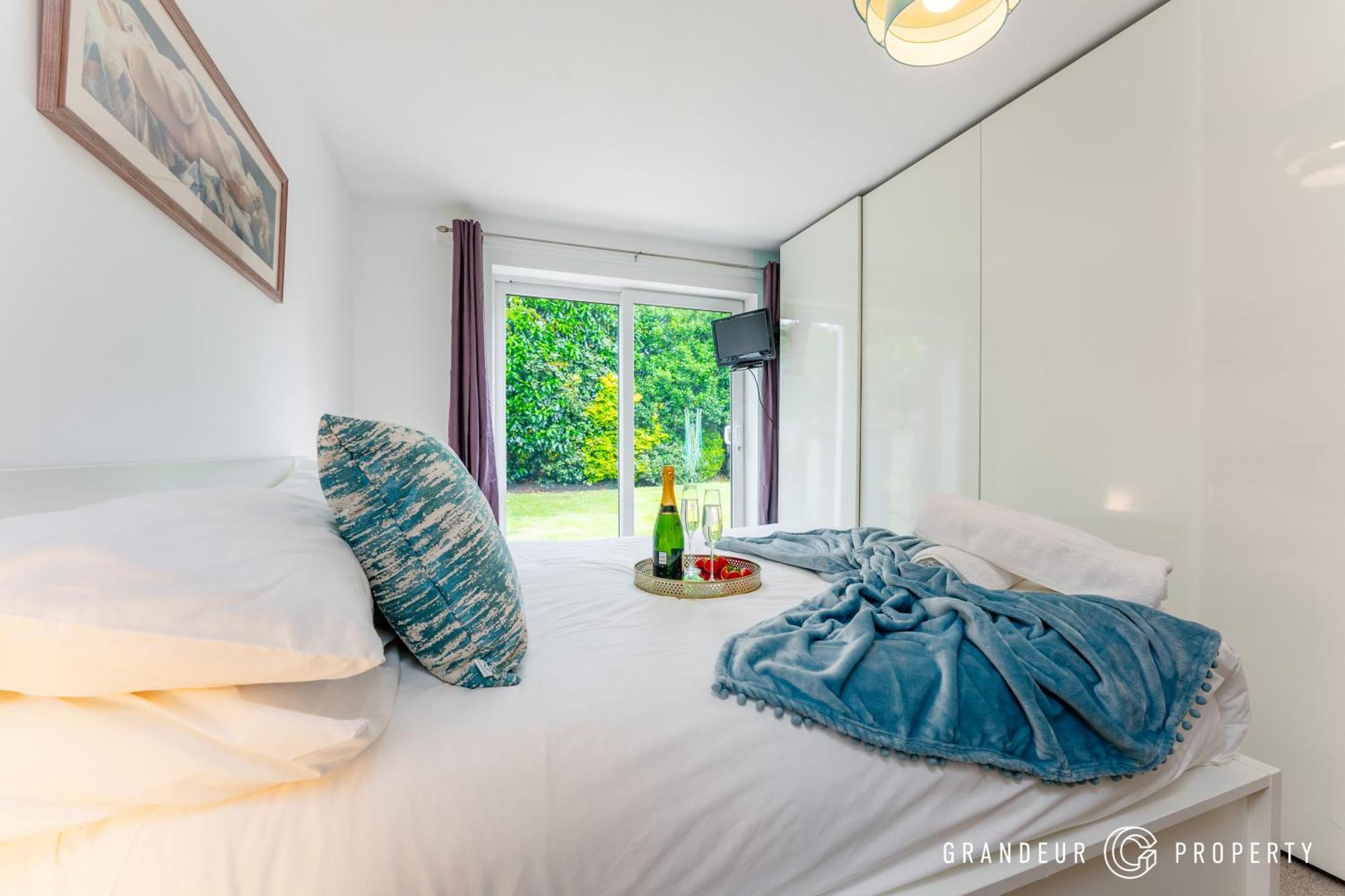 Bracken Bliss By Grandeur Property Ferndown Extérieur photo